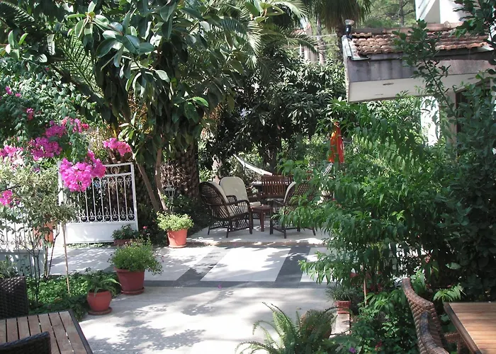 ホテル Carikci マルマリス