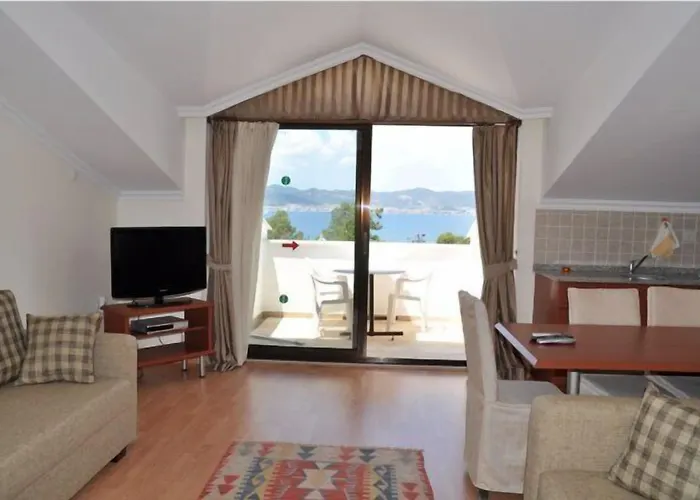 ホテル Carikci マルマリス